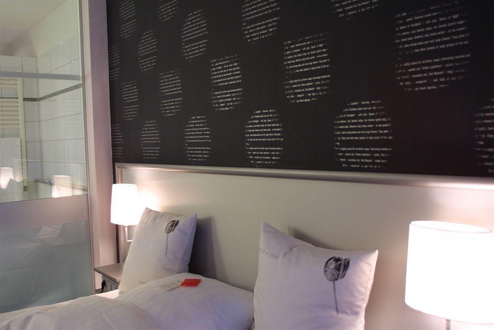 Wellings Romantik Hotel Zur Linde Moers Exterior photo