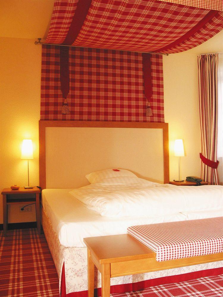 Wellings Romantik Hotel Zur Linde Moers Exterior photo