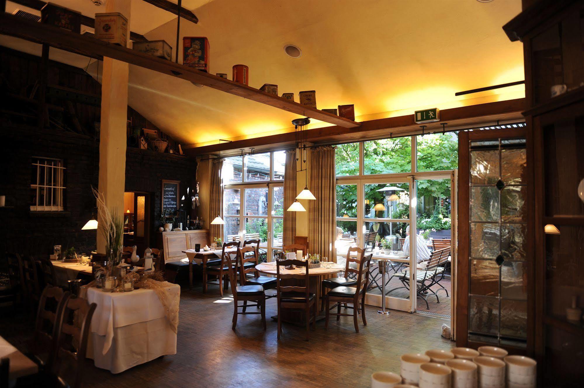 Wellings Romantik Hotel Zur Linde Moers Exterior photo