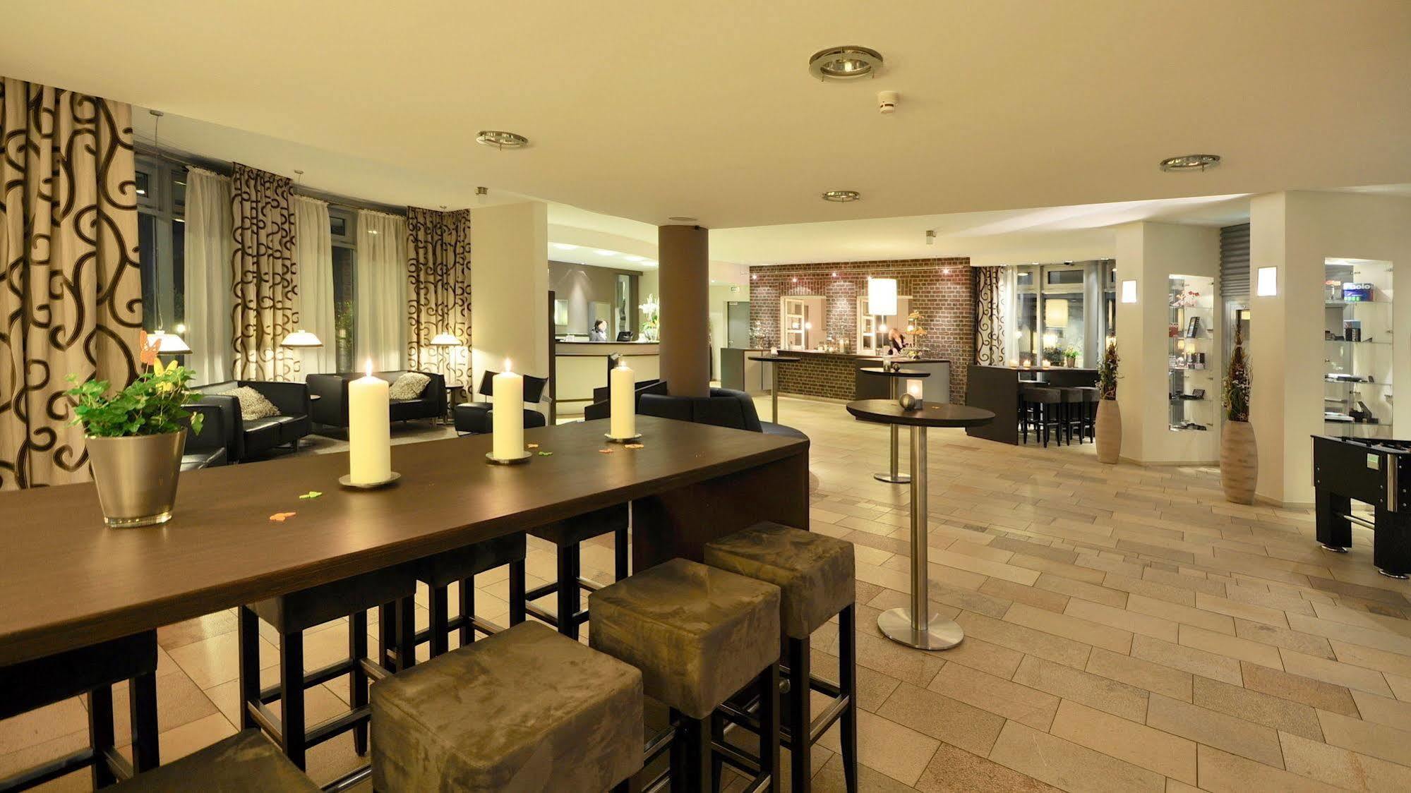 Wellings Romantik Hotel Zur Linde Moers Exterior photo