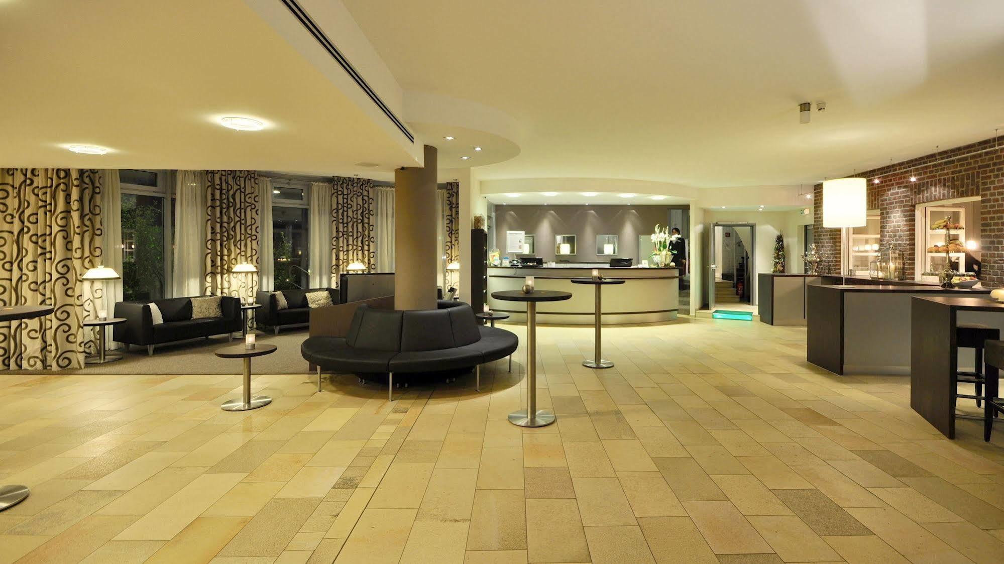 Wellings Romantik Hotel Zur Linde Moers Exterior photo