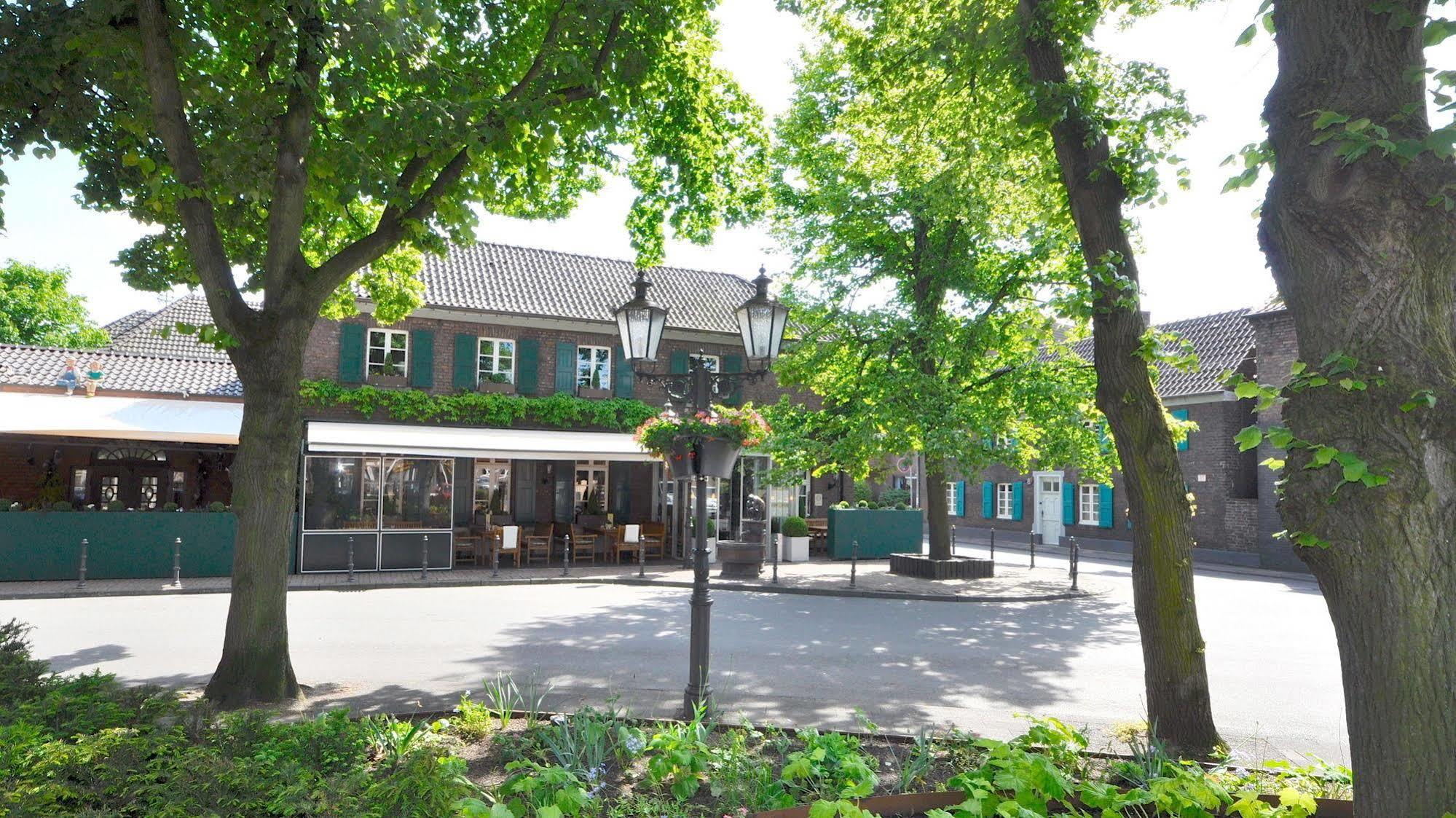 Wellings Romantik Hotel Zur Linde Moers Exterior photo