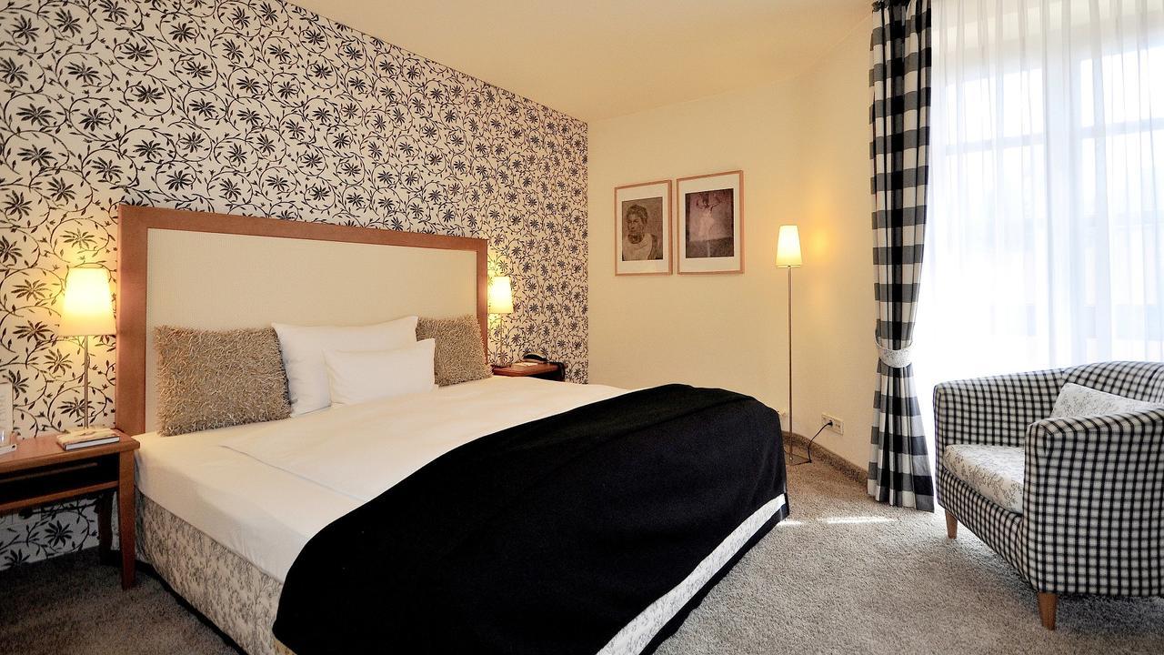 Wellings Romantik Hotel Zur Linde Moers Exterior photo